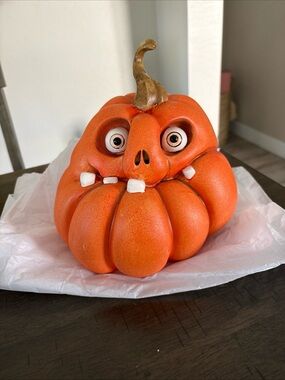 HALLOWS EVE GOOFY TOOTHED CRAZY EYE'D HALLOWEEN RESIN PUMPKIN 9" TALL (NEW)